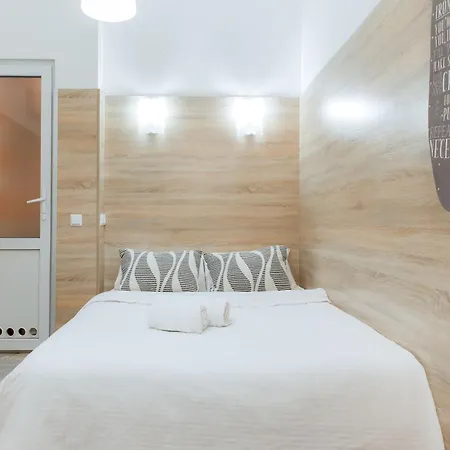 Smart з ремонтом дешево в центрі пл теодора 5 Apartment Lviv